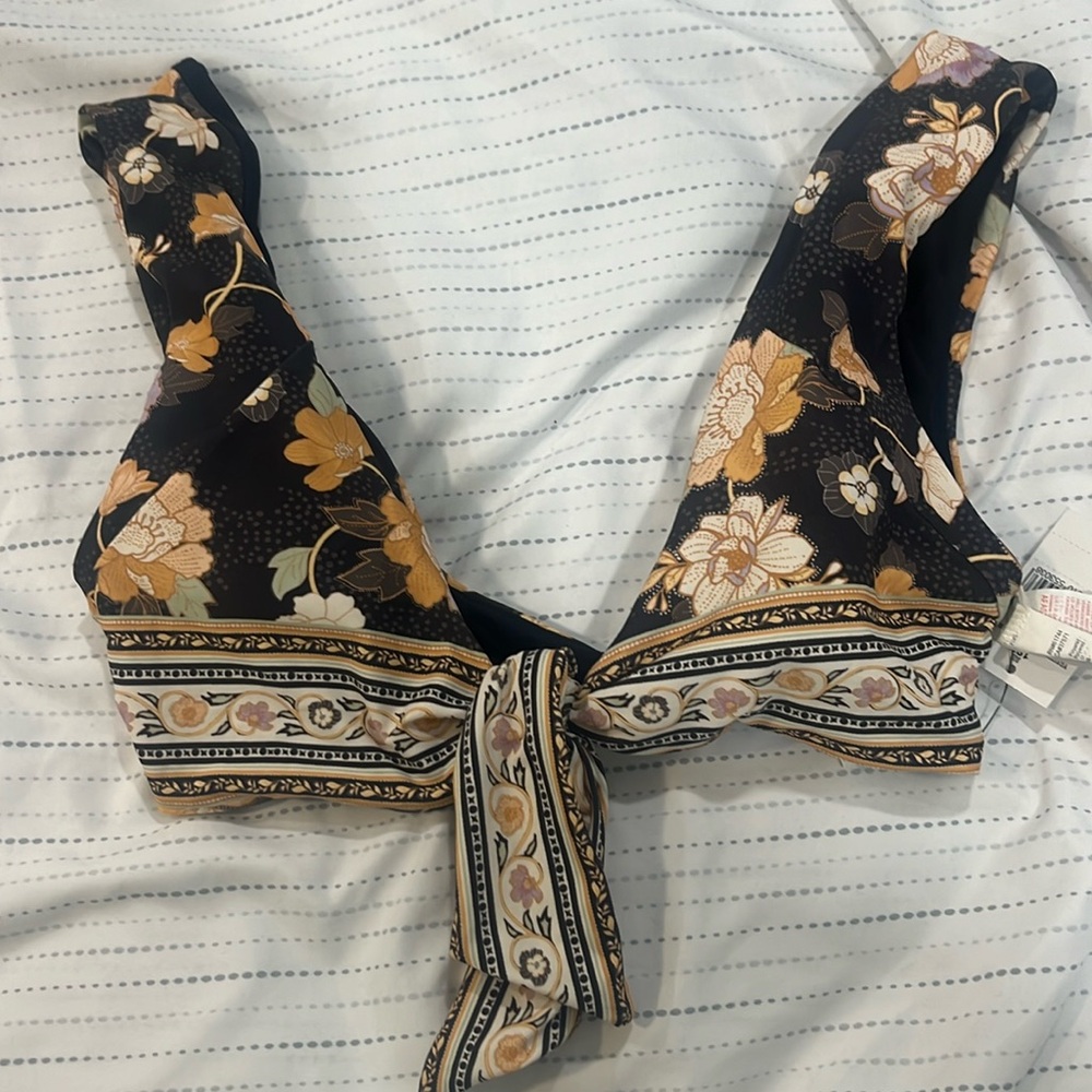 Cute brand new ripcurl bikini top